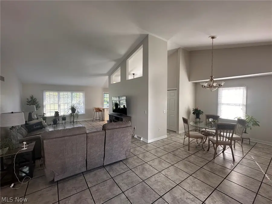 220 Cranberry Court, Warren, OH 44483 - #3