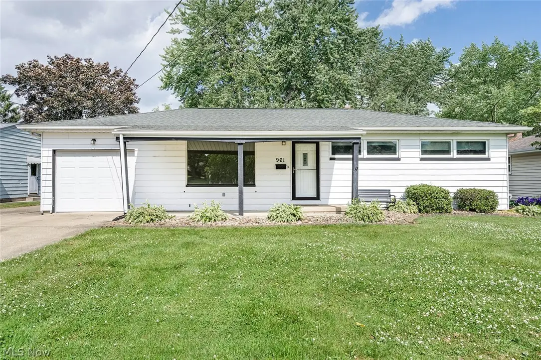 961 Adrian Circle, Girard, OH 44420 - #1