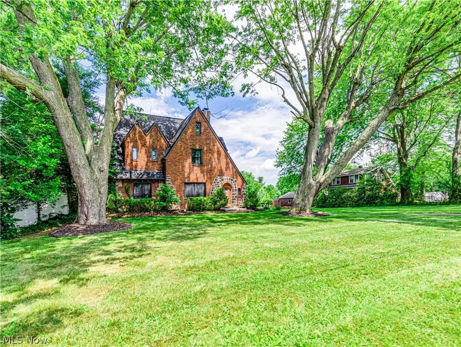 6209 Columbus Ne Road, Louisville, OH 44641 - #2