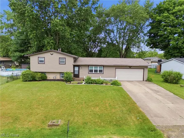 1819 Stonehenge Nw Avenue, Massillon, OH 44646