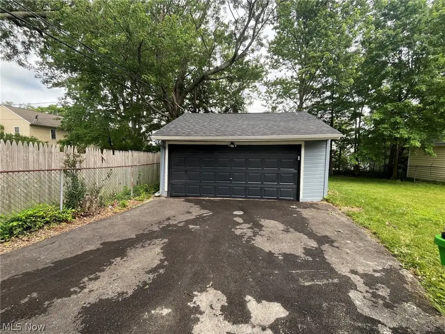 28061 Tremaine Drive, Euclid, OH 44132 - #3