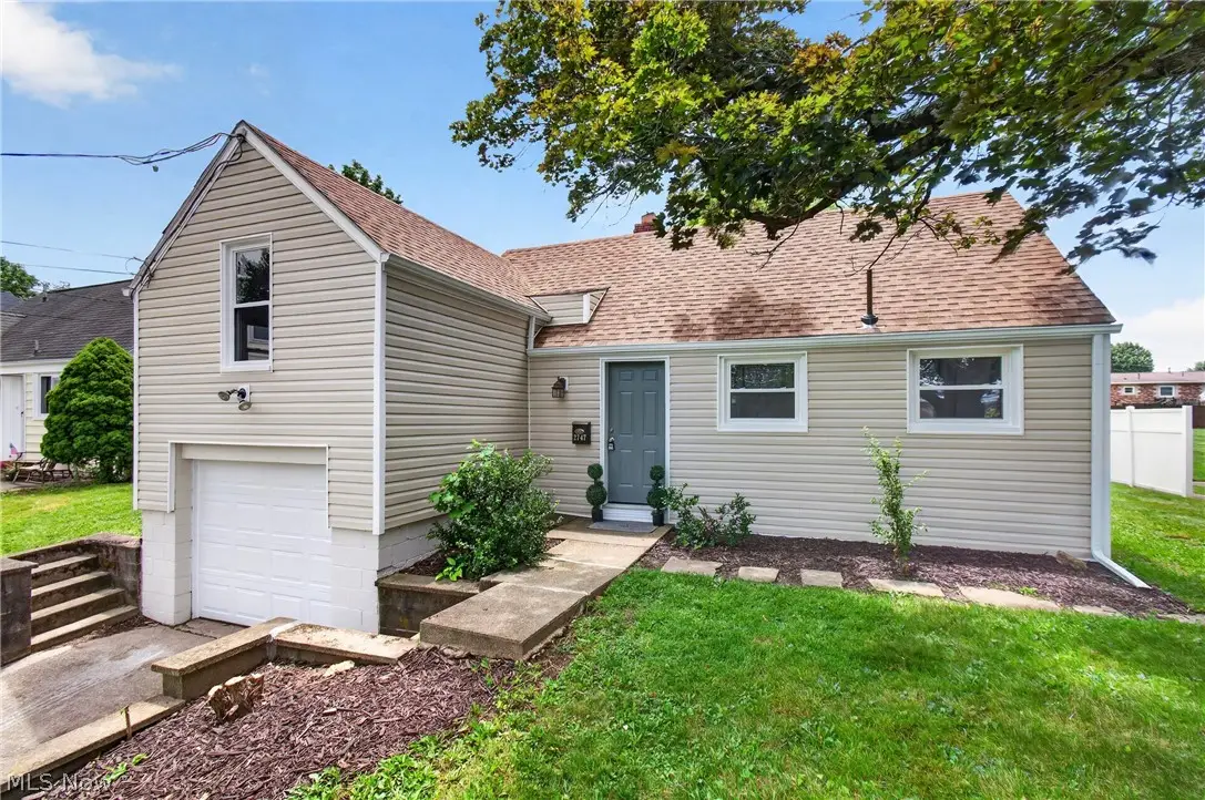 2747 Lincoln Nw Way, Massillon, OH 44647 - #1