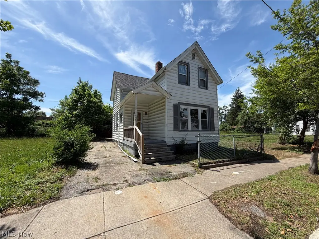 1052 E 72nd Street, Cleveland, OH 44103 - #1