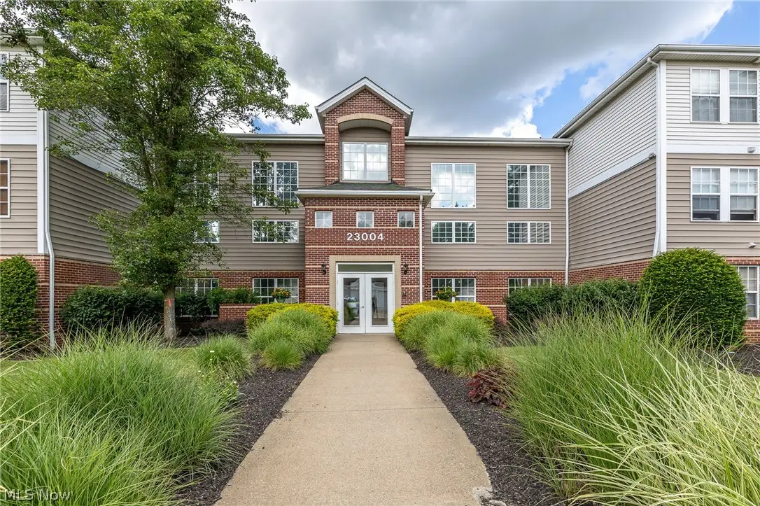 23004 Chandlers Lane #220, Olmsted Falls, OH 44138 - #1