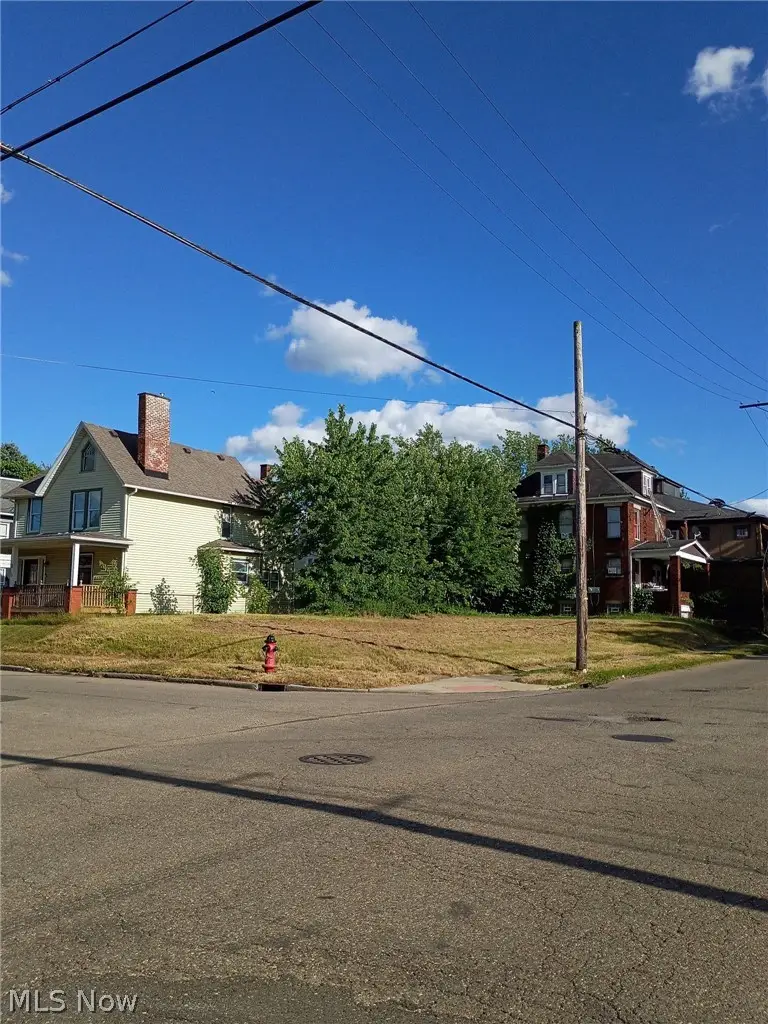 828 11th Nw Street, Canton, OH 44703 - #1