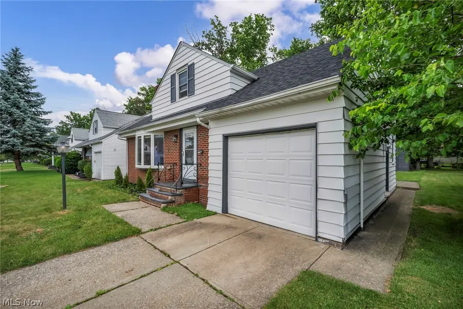 421 E 255th, Euclid, OH 44132 - #3