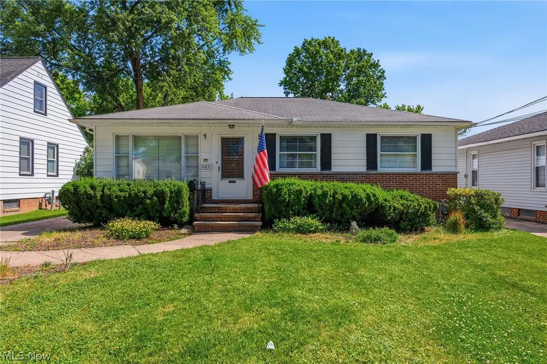 10821 Woodview Boulevard, Parma Heights, OH 44130 - #1
