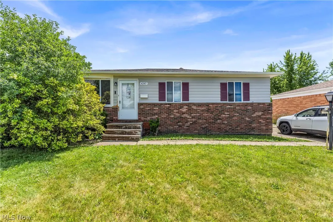 4245 E 177th Place, Cleveland, OH 44128 - #1