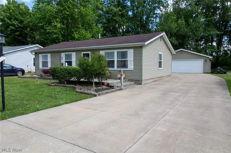 824 S Nearing Circle, Geneva, OH 44041 - #3