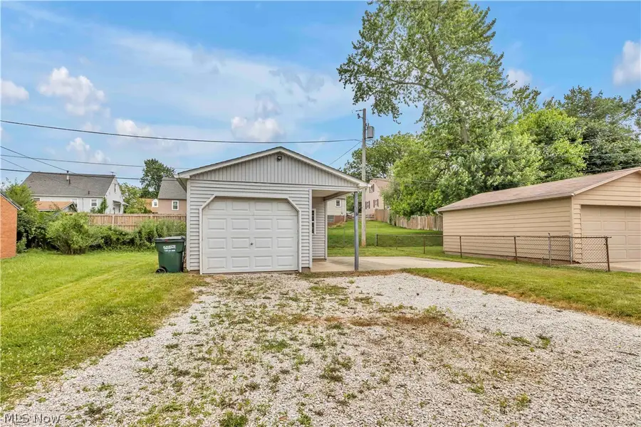 1627 33rd Ne Street, Canton, OH 44714 - #3