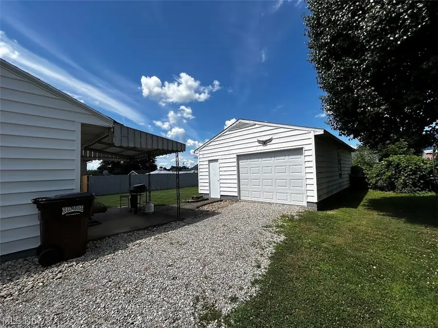 811 Leonard Avenue, Belpre, OH 45714 - #2