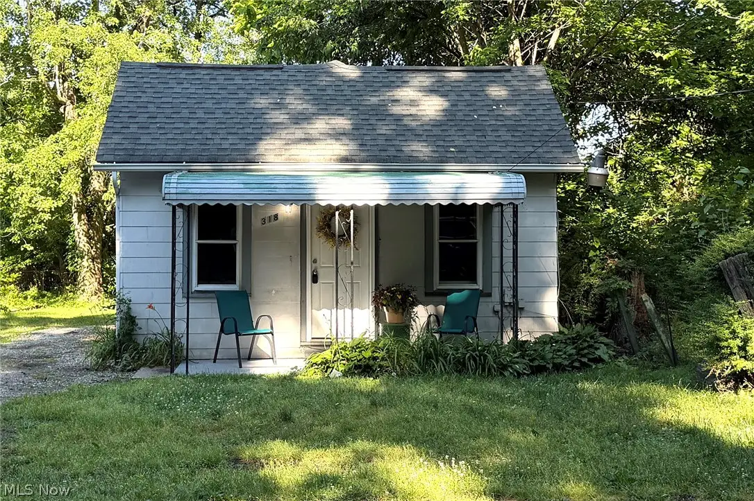 318 Joseph Avenue, Barberton, OH 44203 - #1