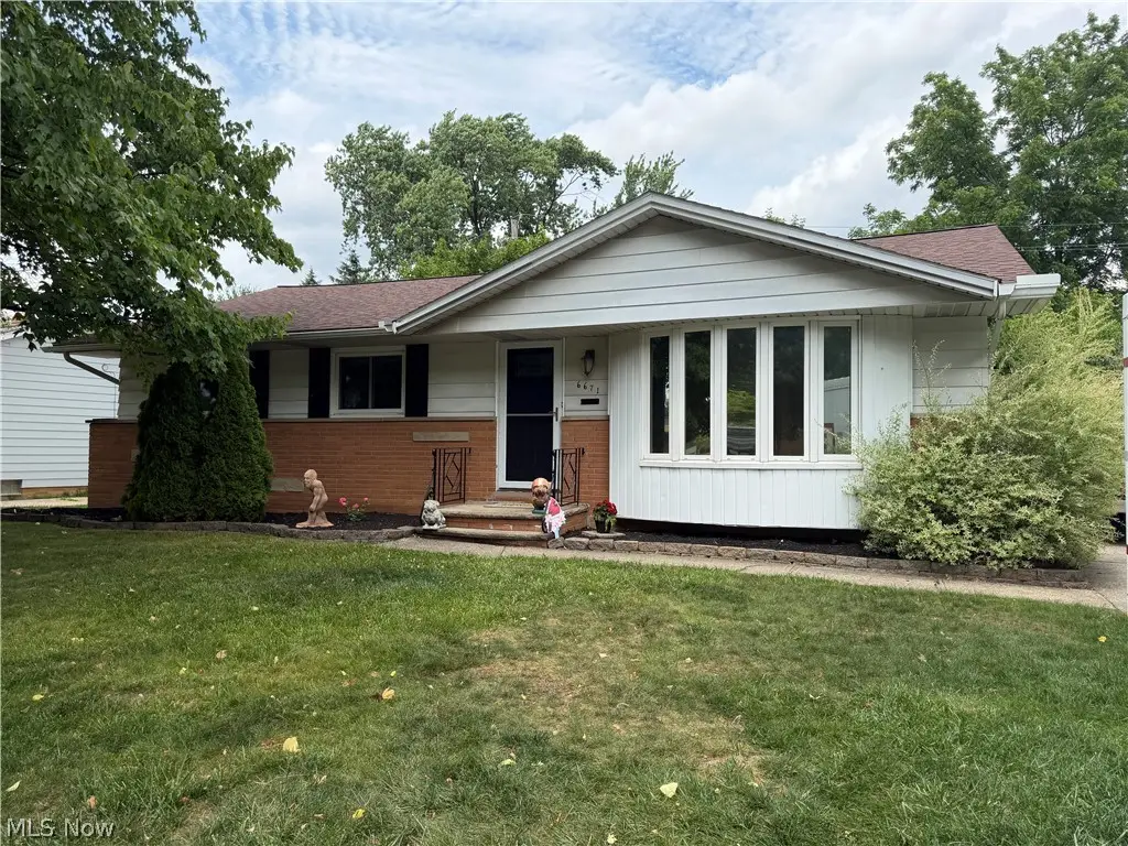 6671 Kingsdale Boulevard, Parma Heights, OH 44130 - #1