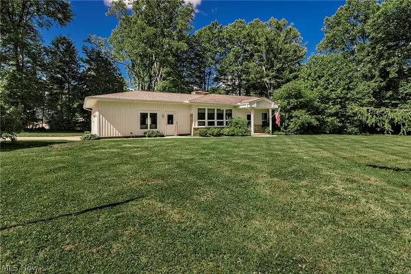 15880 Laurel Road, Chagrin Falls, OH 44022