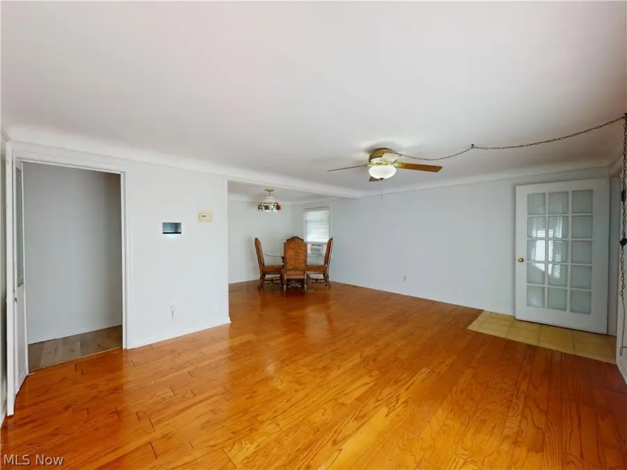 1049 Renfield Road, Cleveland Heights, OH 44121 - #3