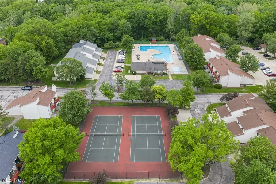 5564 Storrington Oval, Parma, OH 44134 - #2