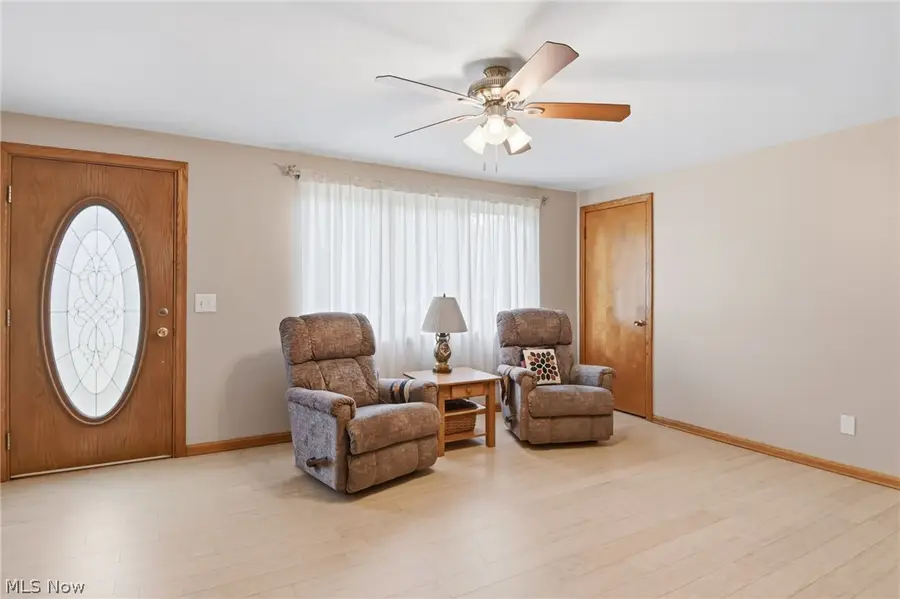 937 Pineview Se Avenue, North Canton, OH 44720 - #3