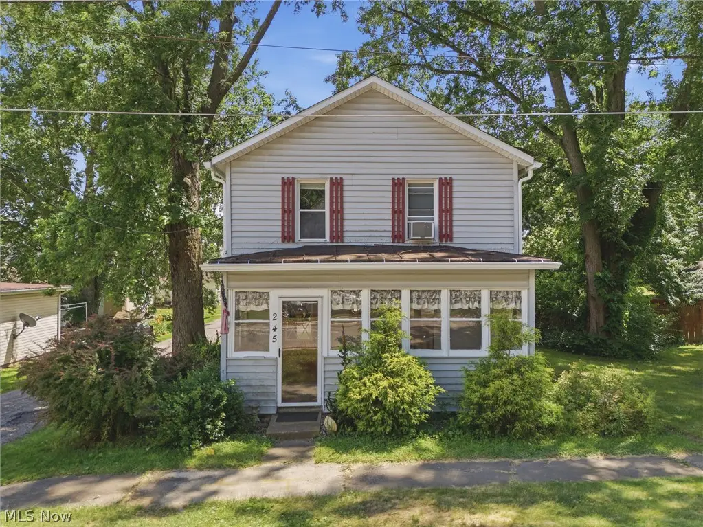 245 E Robinson Street, Shreve, OH 44676 - #1