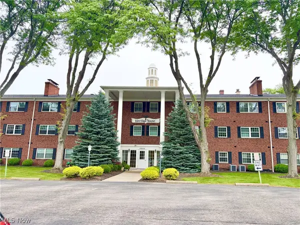 2885 Pease Drive #221, Rocky River, OH 44116