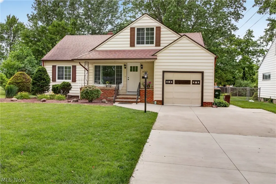 4740 Silverdale Road, North Olmsted, OH 44070 - #1