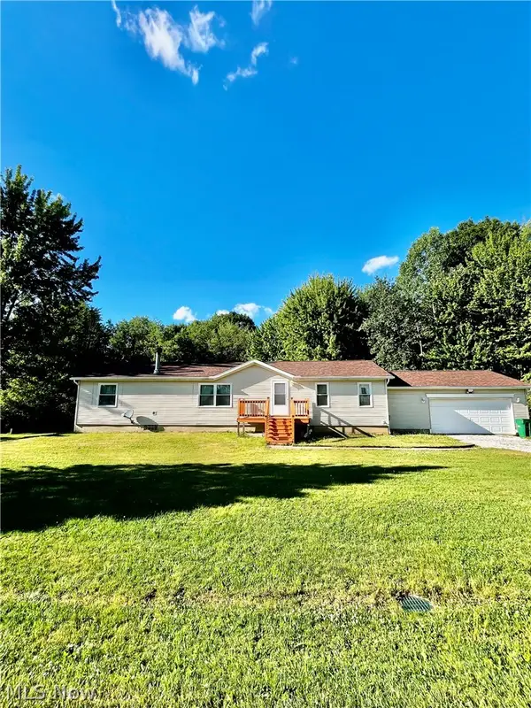 1324 Lake Vue Drive, Roaming Shores, OH 44085