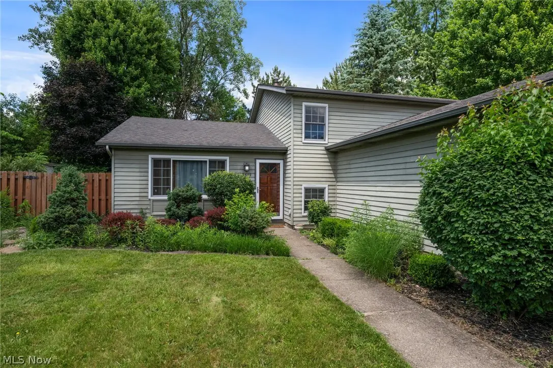 9539 Glencairn Lane, Olmsted Falls, OH 44138 - #1