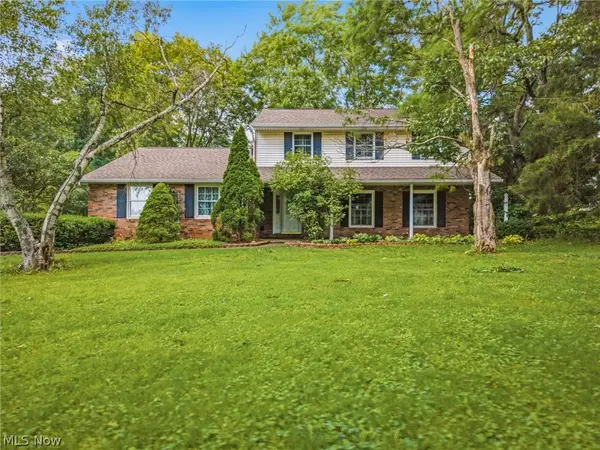 2211 Hunting Valley Nw Street, North Canton, OH 44720