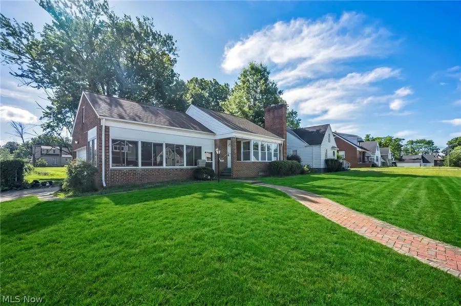 4735 Lawrence Avenue, Garfield Heights, OH 44125 - #3