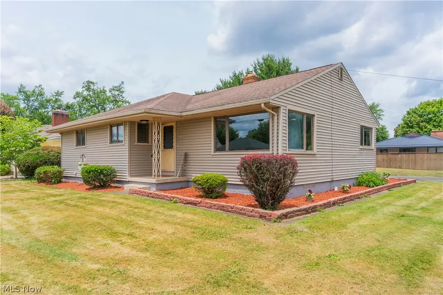 2163 Hollywood Ne Street, Warren, OH 44483 - #2