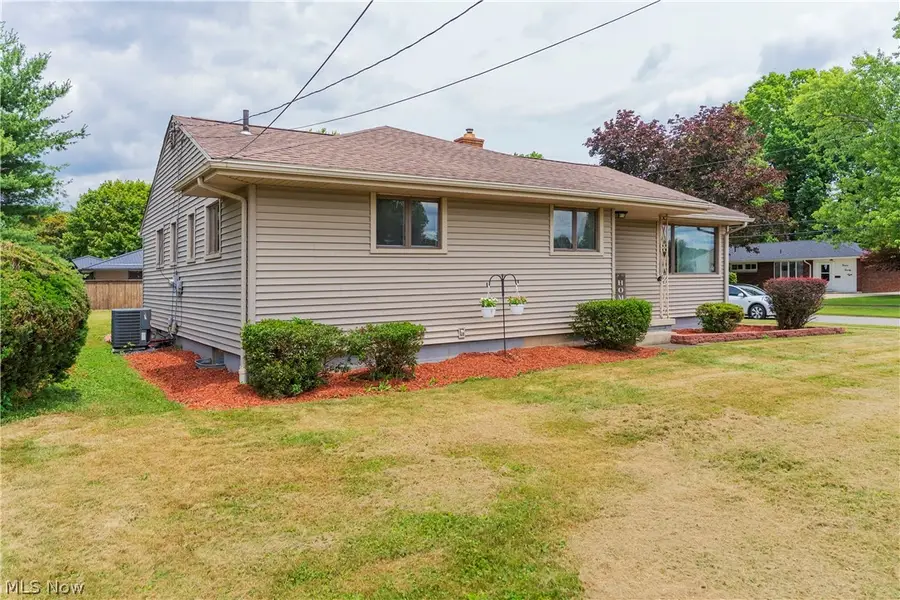 2163 Hollywood Ne Street, Warren, OH 44483 - #3