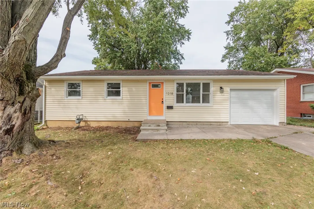 1218 W 44th Street, Lorain, OH 44053 - #1