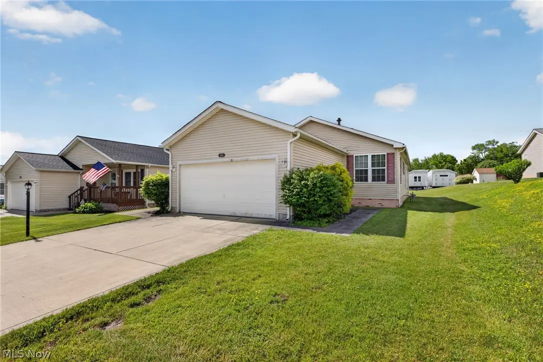 668 Woodlawn Rd, Chardon, OH 44024 - #1