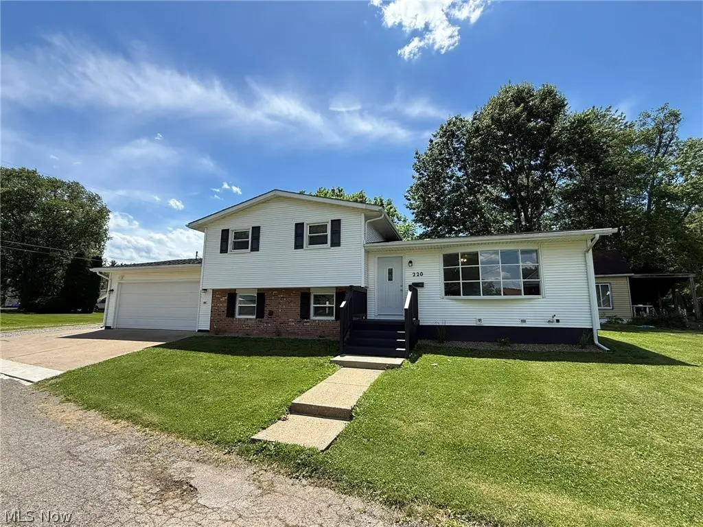 220 W 11th Street, Uhrichsville, OH 44683 - #1
