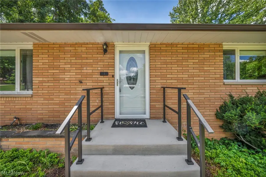 8382 Parkdale Drive, North Royalton, OH 44133 - #2