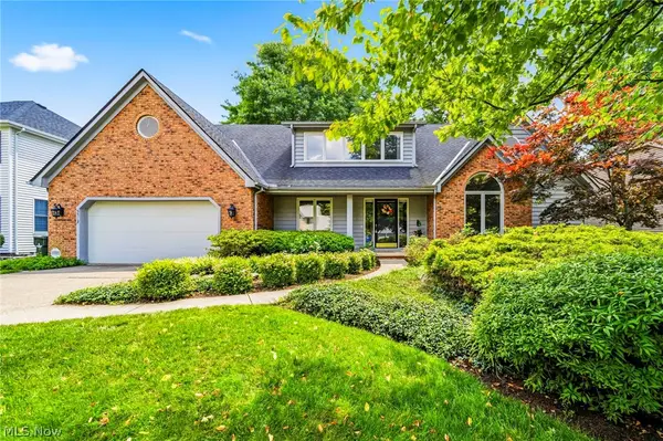 5513 Pheasants Walk Drive, North Olmsted, OH 44070