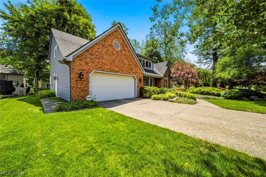 5513 Pheasants Walk Drive, North Olmsted, OH 44070 - #3
