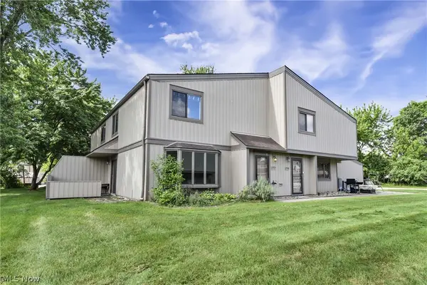 11757 Harbour Light Drive Drive #11757, North Royalton, OH 44133