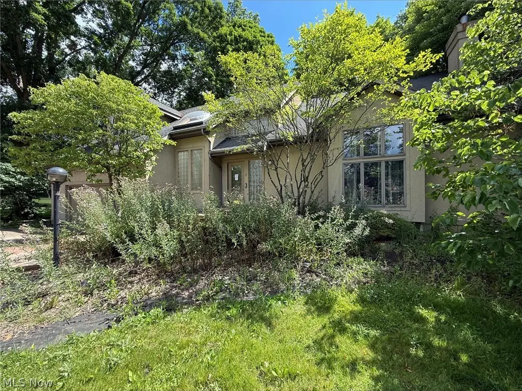 5755 Logan Arms Drive, Girard, OH 44420 - #1
