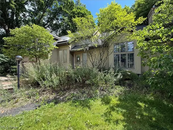 5755 Logan Arms Drive, Girard, OH 44420