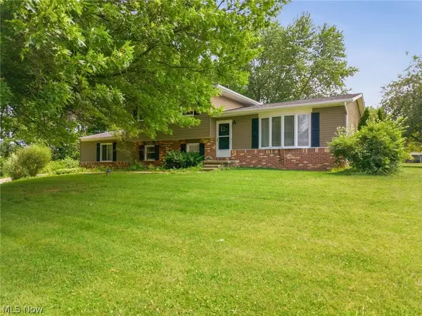 8694 Lansdale Nw Avenue, North Canton, OH 44720