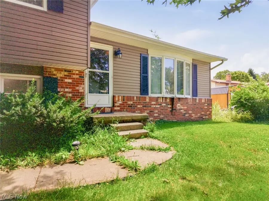 8694 Lansdale Nw Avenue, North Canton, OH 44720 - #3
