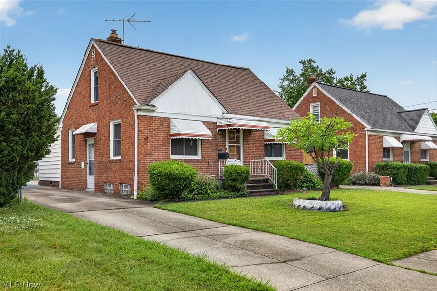 811 E 212th Street, Euclid, OH 44119 - #2