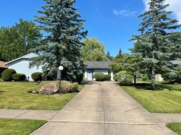 6167 Oakwood Circle, North Ridgeville, OH 44039