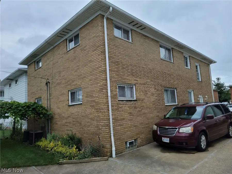 535 E 208th Street, Euclid, OH 44119 - #3