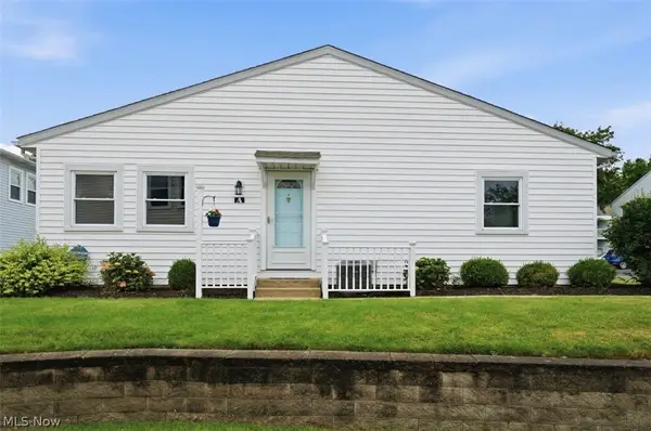 2549 Royal County Down #15a, Uniontown, OH 44685