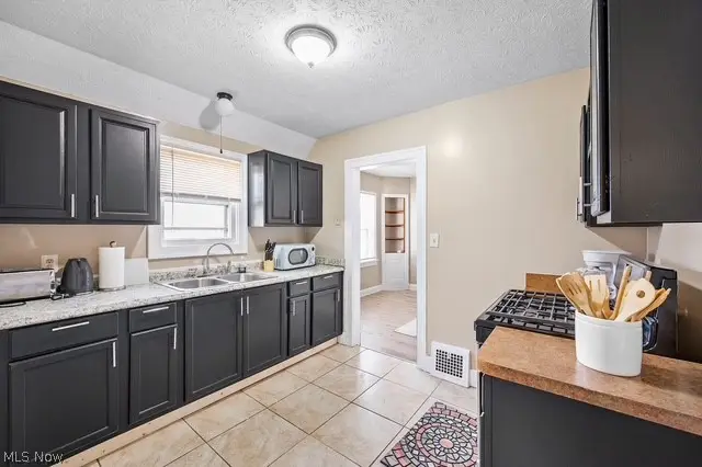 19075 Meredith Avenue, Euclid, OH 44119 - #2