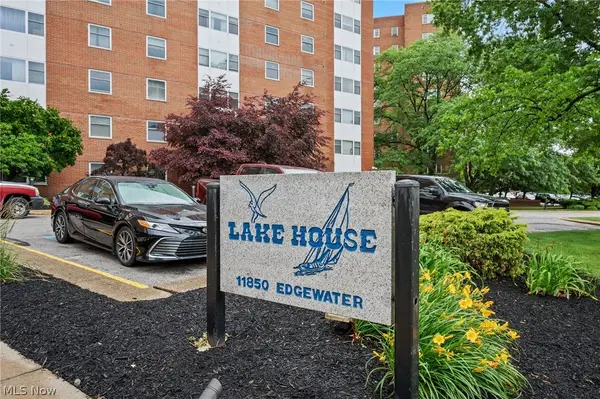 11850 Edgewater Drive #110, Lakewood, OH 44107