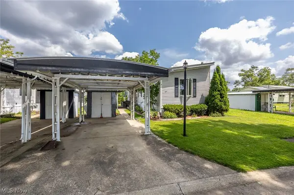 4 Village Park, Olmsted Twp, OH 44138