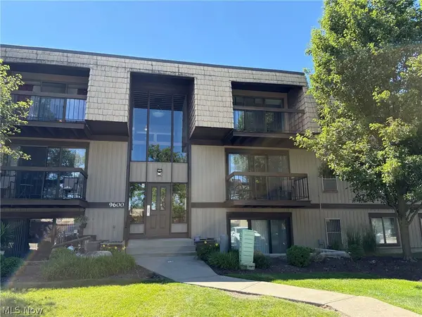 9600 Cove Drive #B2, North Royalton, OH 44133