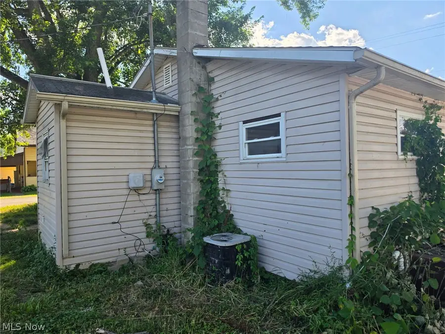 49 E Muskingum Avenue, Dresden, OH 43821 - #3